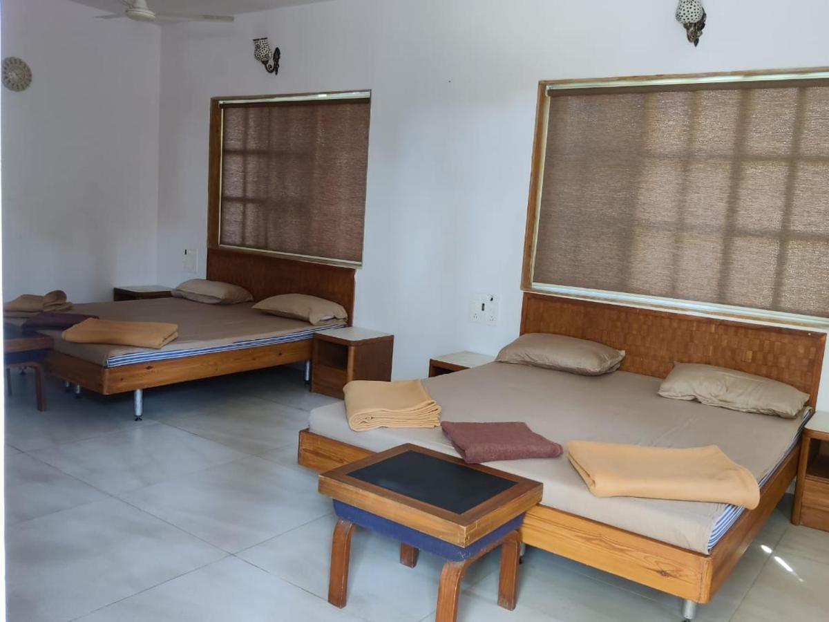 White House Beach Resort, Nagaon Extérieur photo