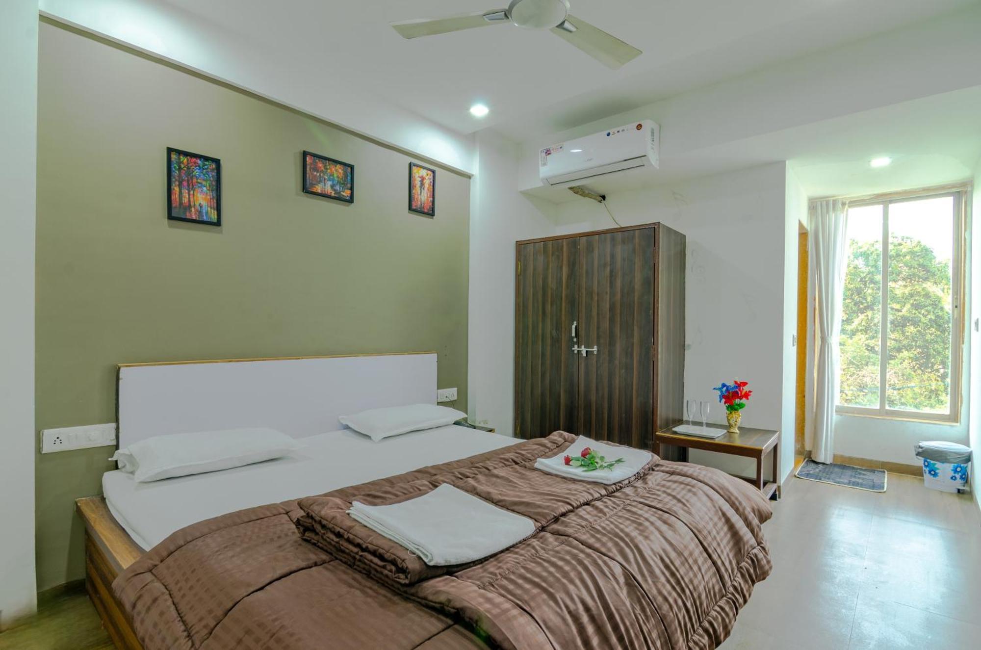 White House Beach Resort, Nagaon Extérieur photo