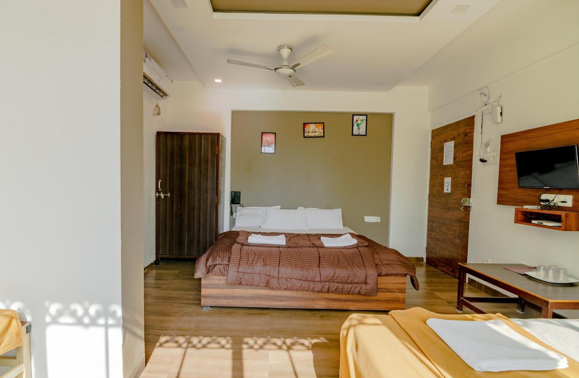 White House Beach Resort, Nagaon Extérieur photo