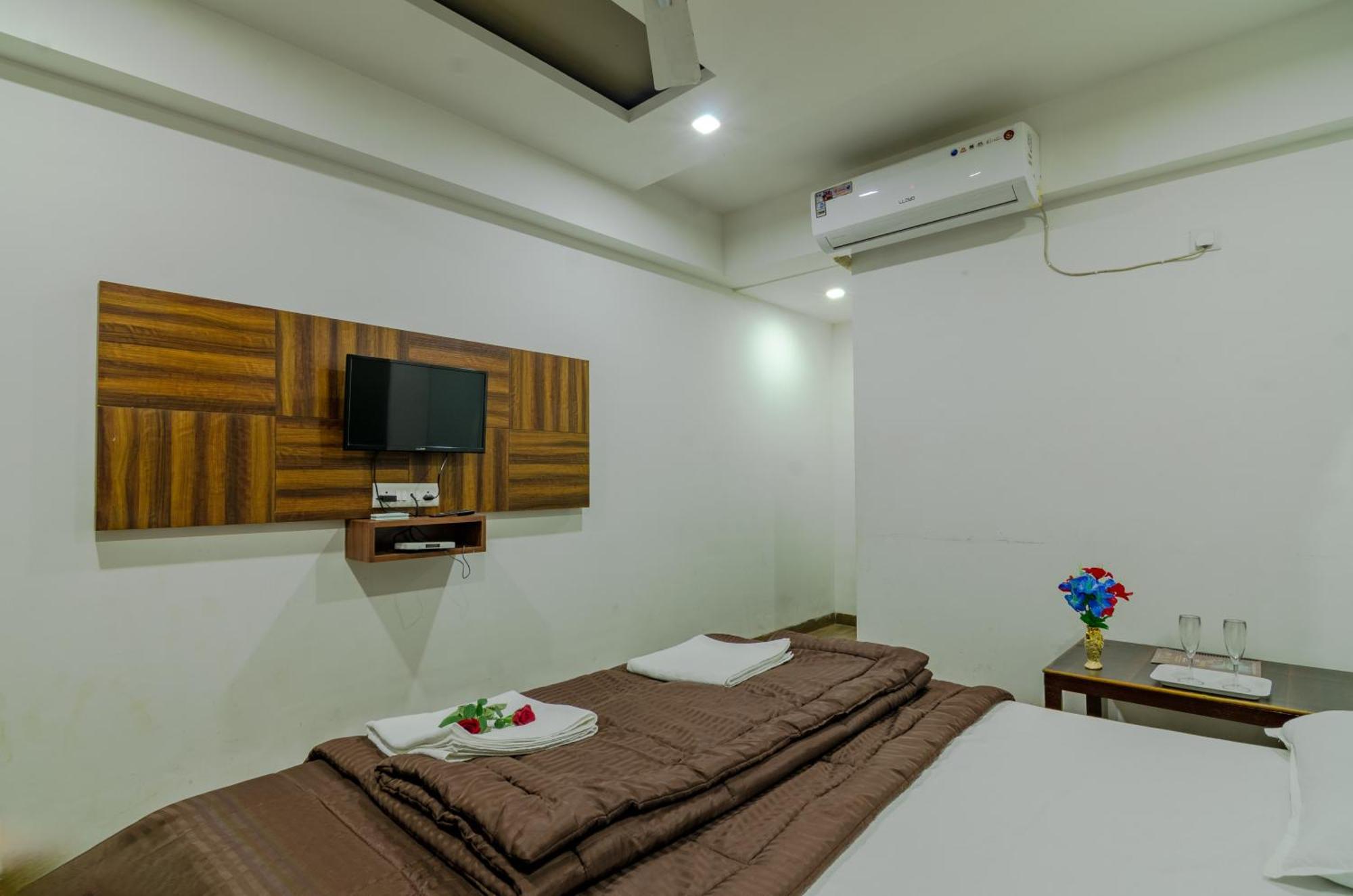 White House Beach Resort, Nagaon Extérieur photo