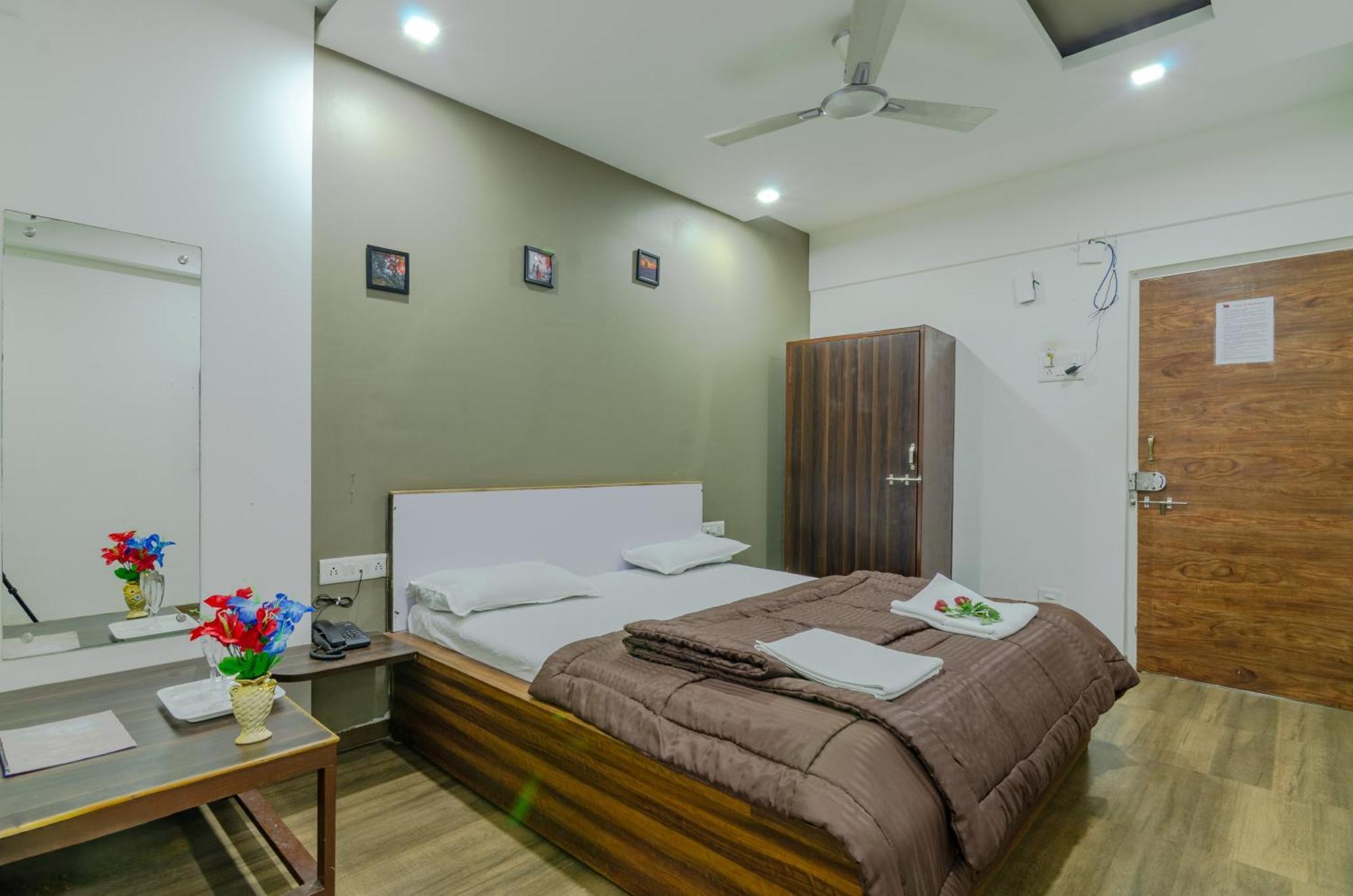 White House Beach Resort, Nagaon Extérieur photo