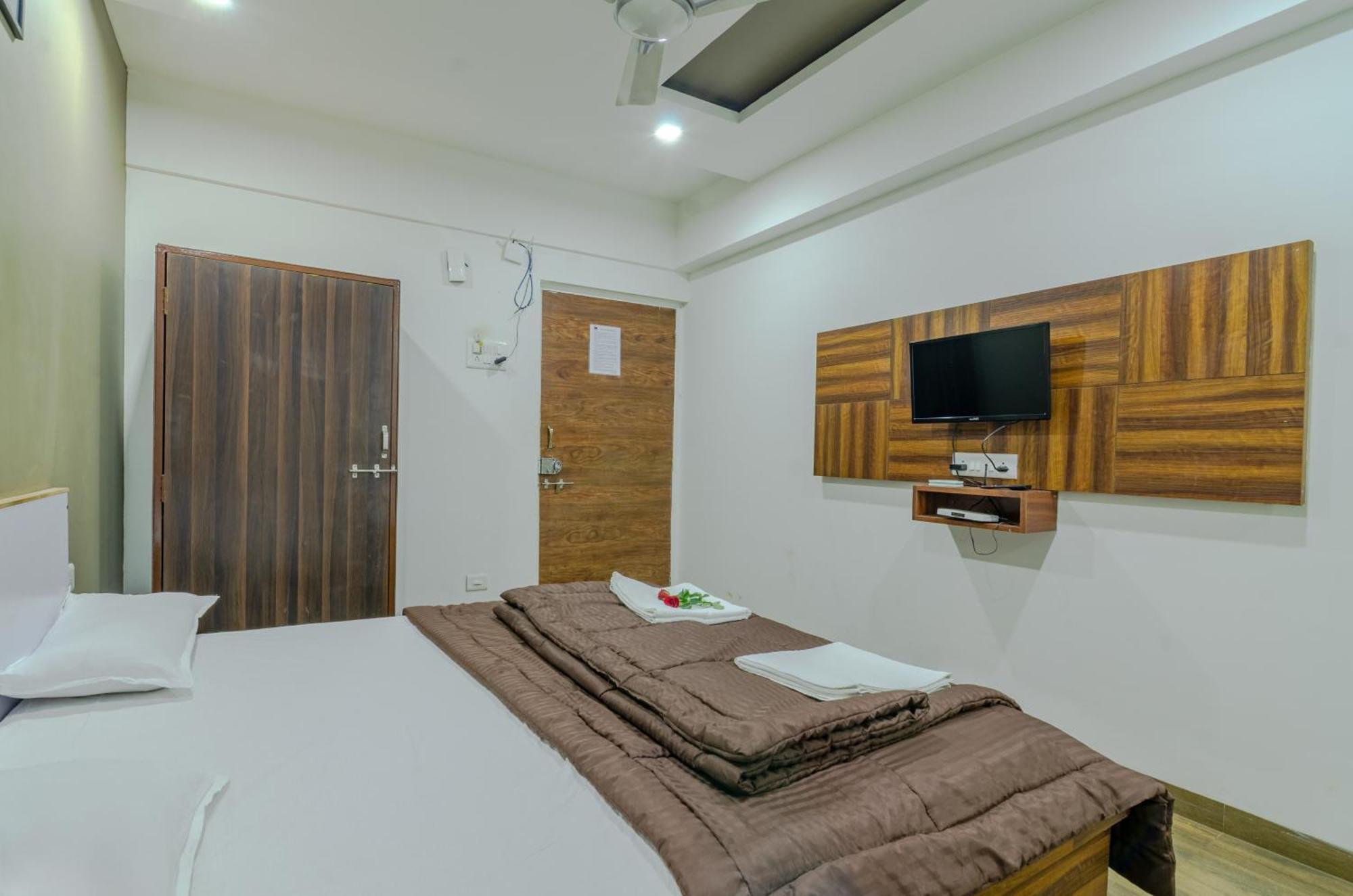 White House Beach Resort, Nagaon Extérieur photo
