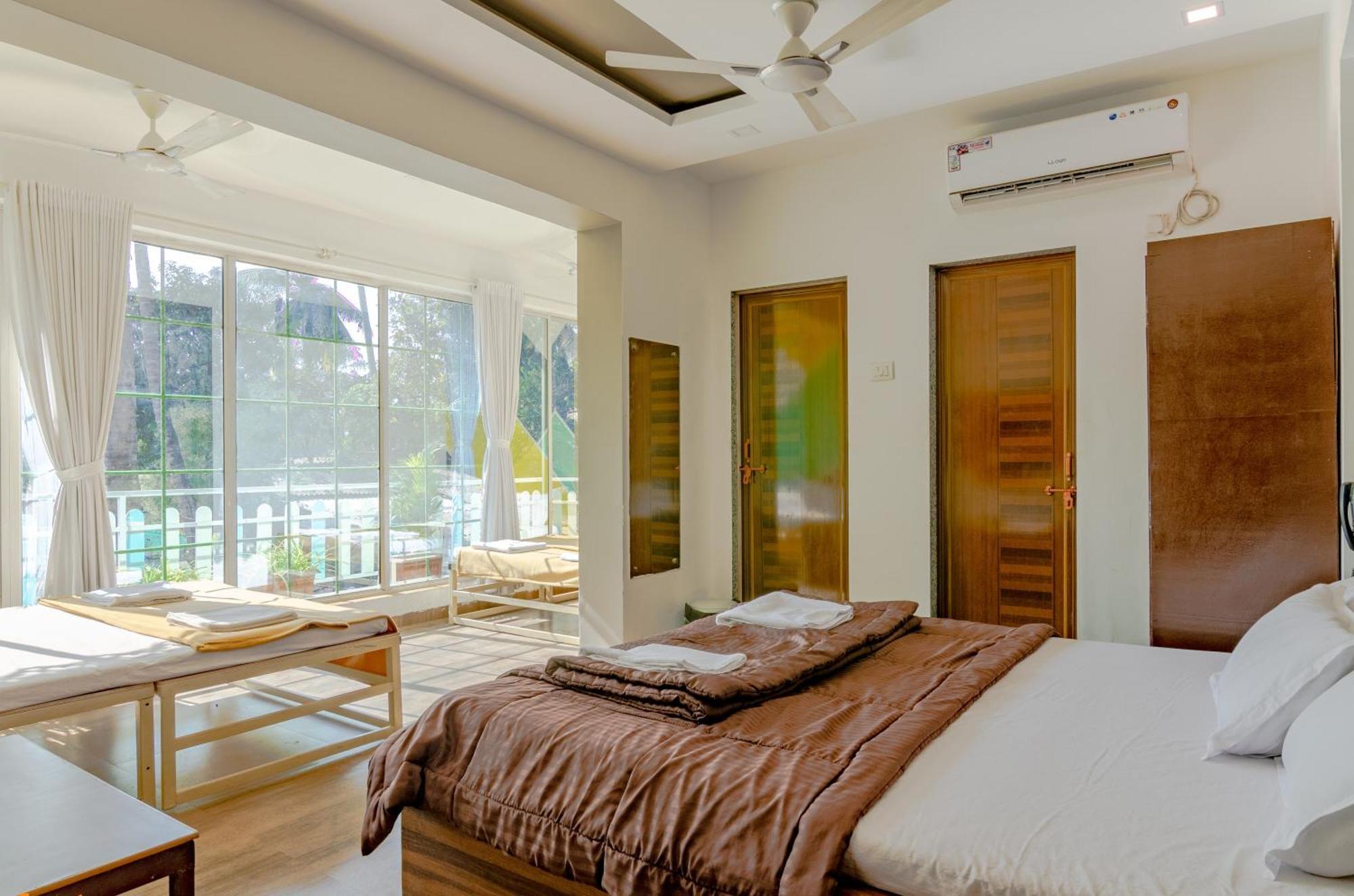 White House Beach Resort, Nagaon Extérieur photo