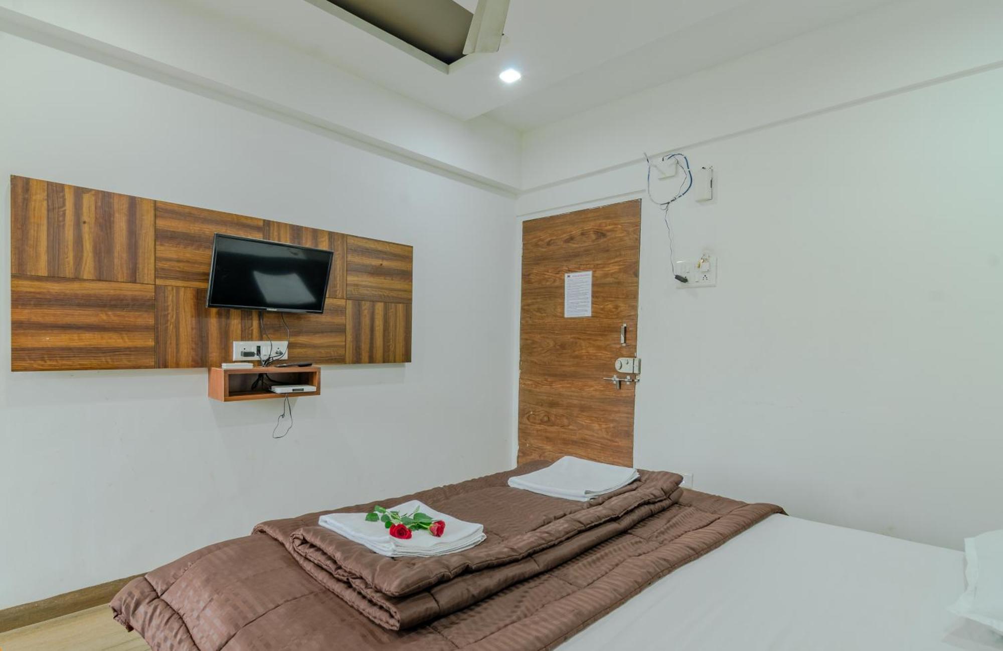 White House Beach Resort, Nagaon Extérieur photo