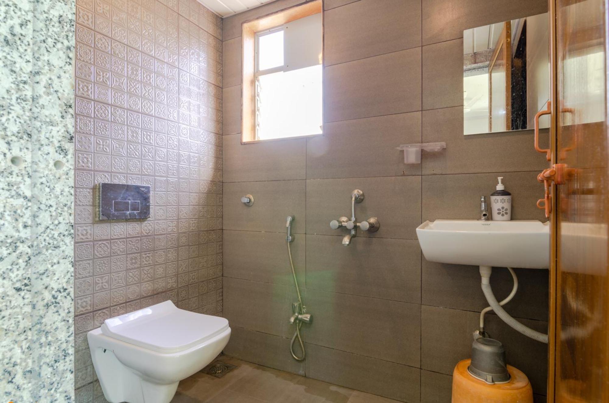 White House Beach Resort, Nagaon Extérieur photo