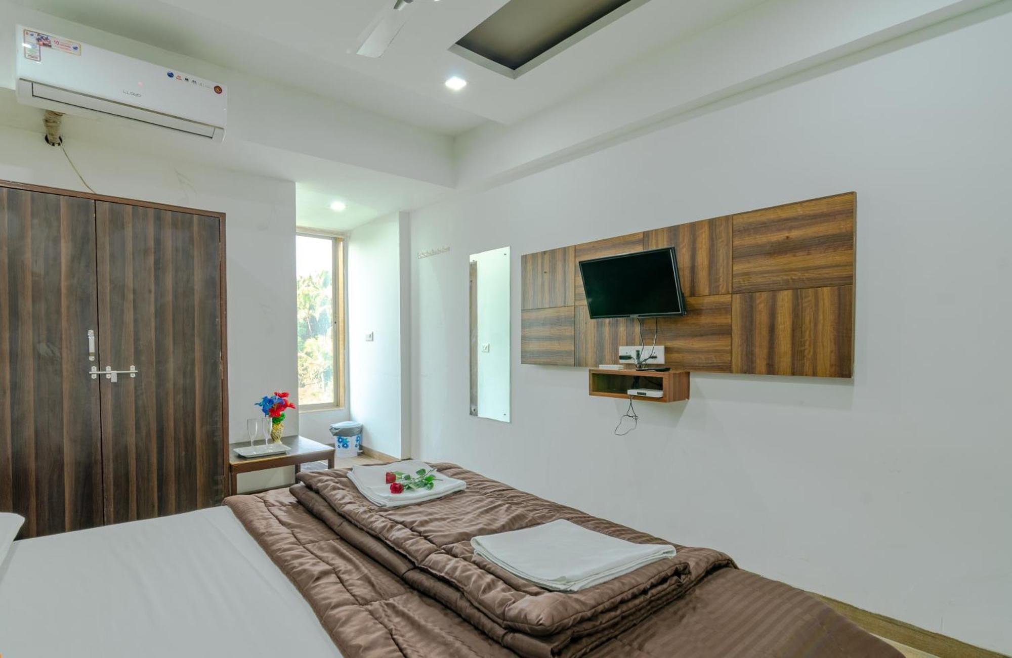 White House Beach Resort, Nagaon Extérieur photo