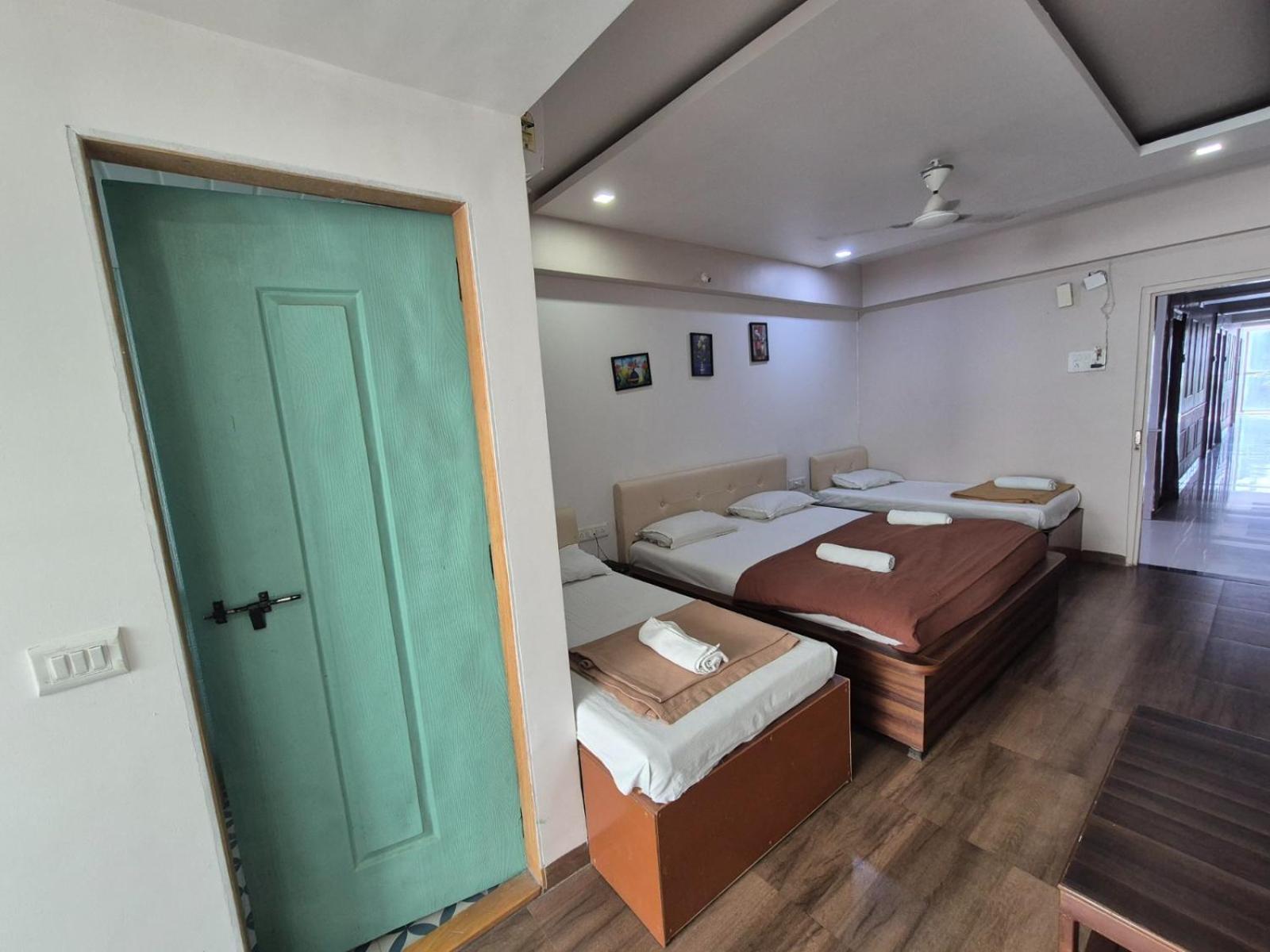 White House Beach Resort, Nagaon Extérieur photo