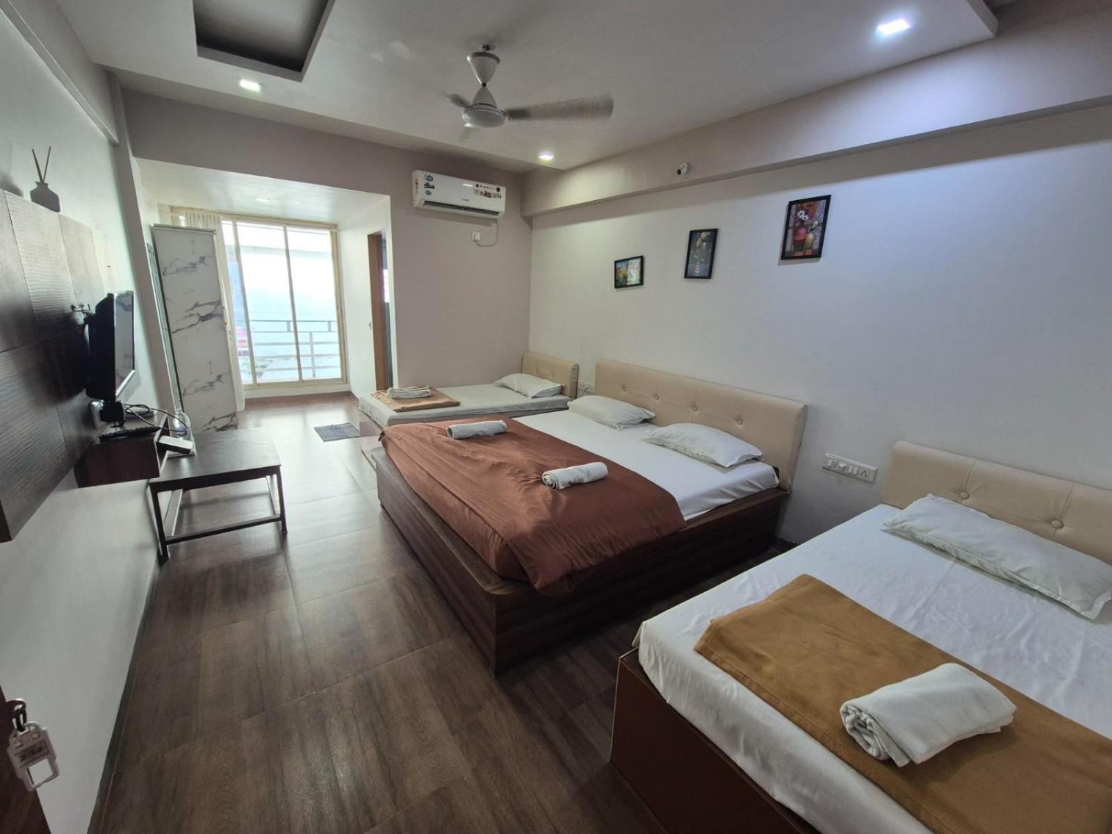 White House Beach Resort, Nagaon Extérieur photo