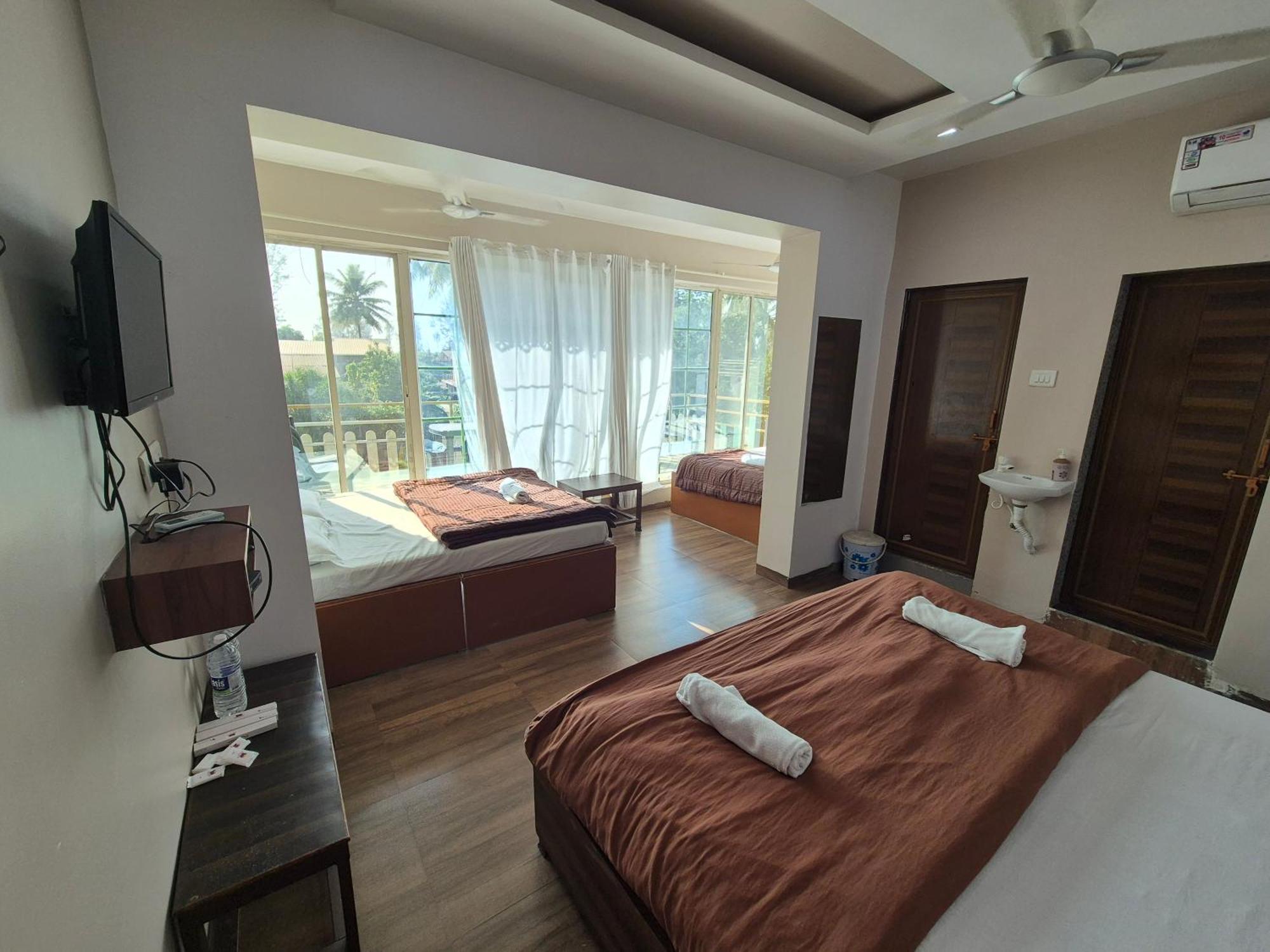 White House Beach Resort, Nagaon Extérieur photo