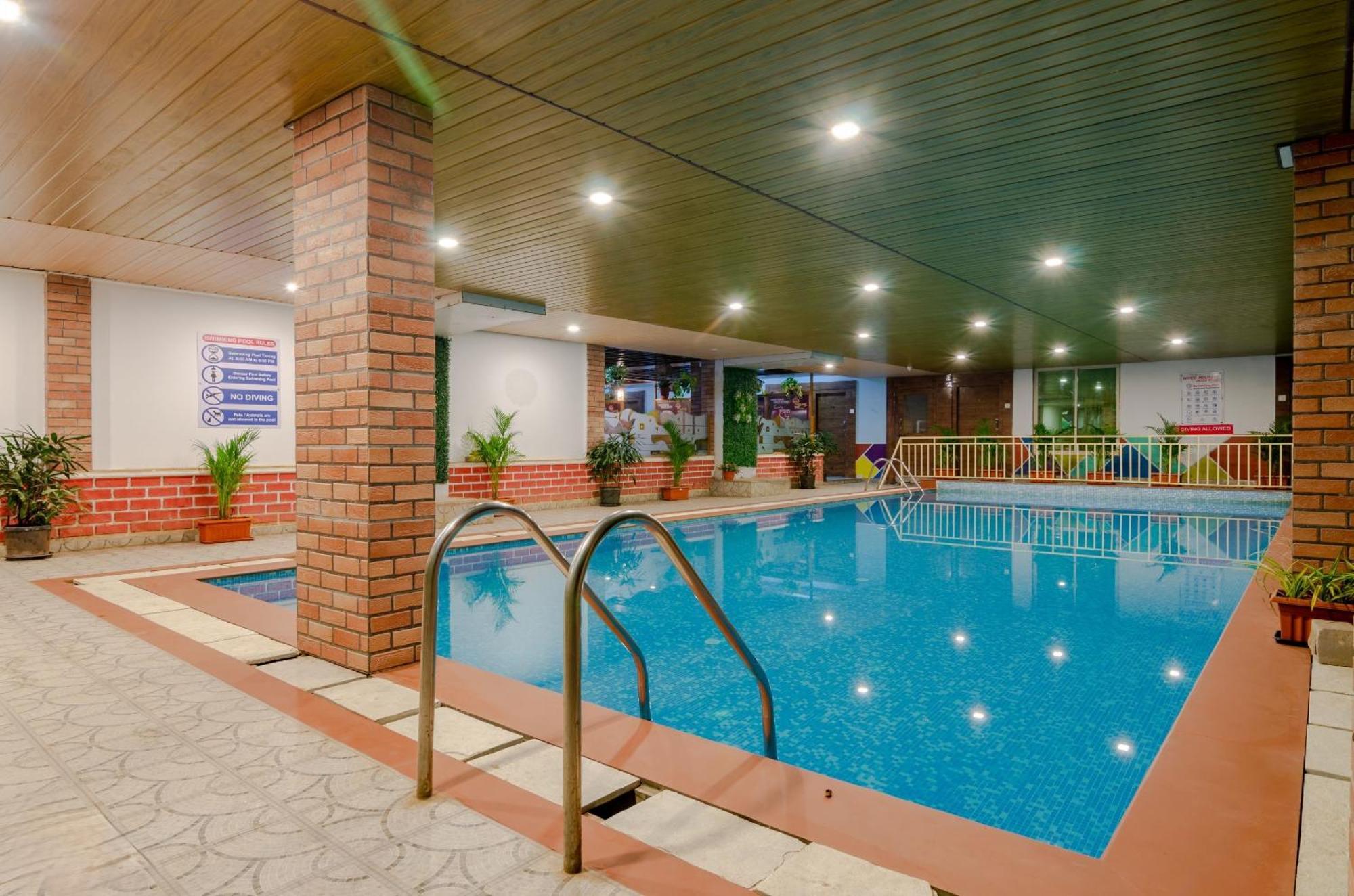 White House Beach Resort, Nagaon Extérieur photo