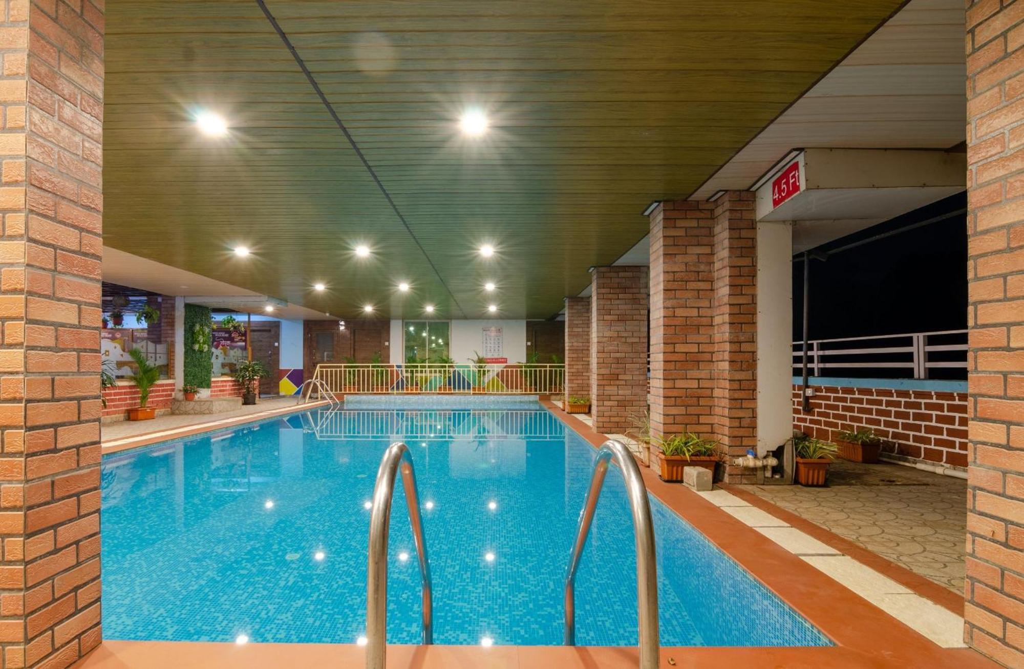 White House Beach Resort, Nagaon Extérieur photo