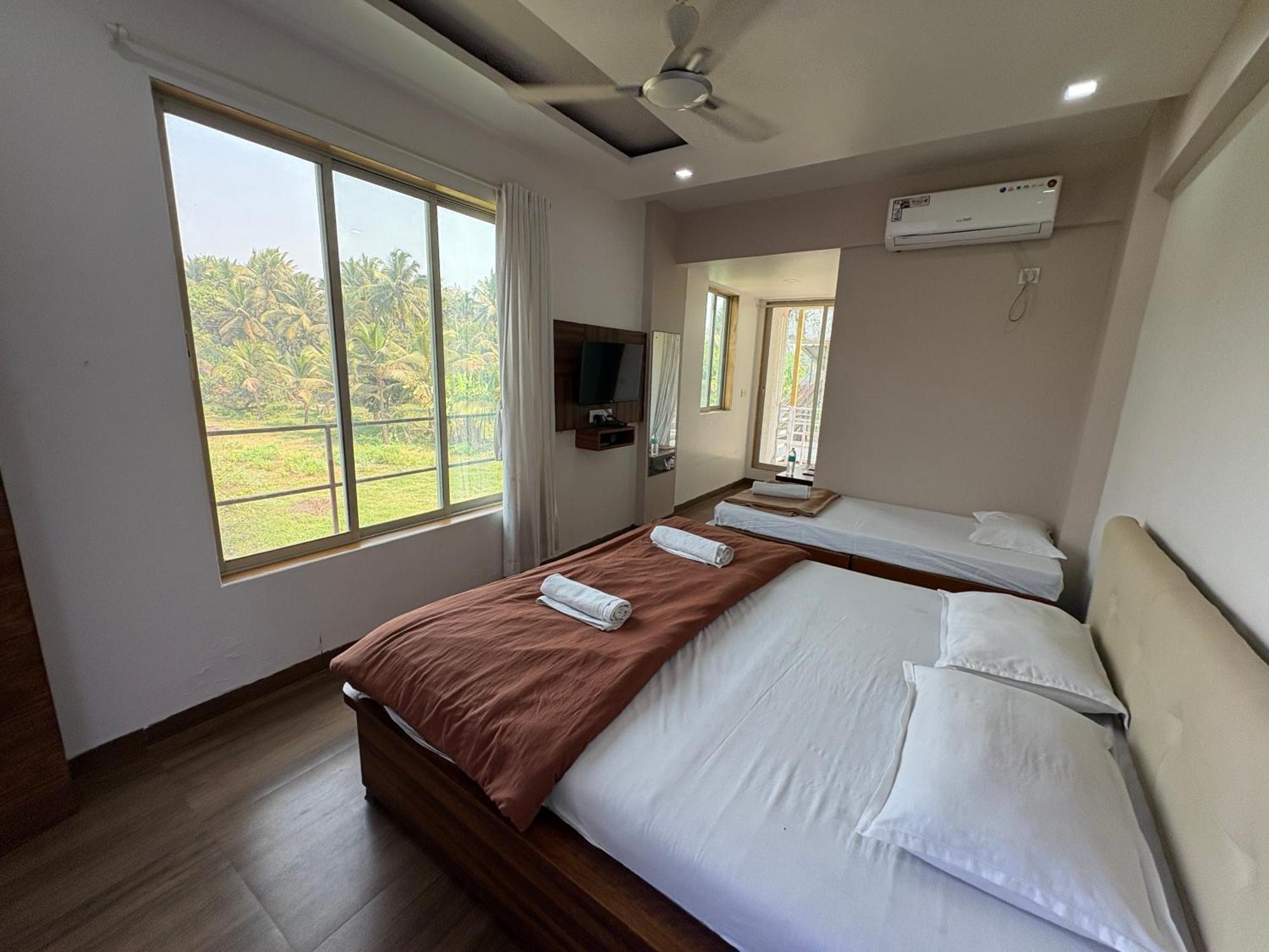 White House Beach Resort, Nagaon Extérieur photo